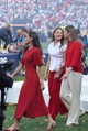 A spanyol királyi család nőtagjai ruhaválasztásaikkal is egyértelműen kifejezték kinek szurkolnak. Letícia királyné elegáns, piros ruhában, Leonóra hercegnő piros nadrágban, Sófia infánsnő pedig piros felsőben jelent meg a meccsen. 