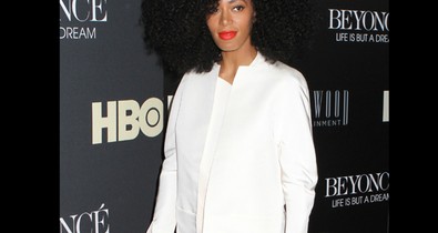 Alul semmi- se szoknya, se nadrág Beyoncé tesóján