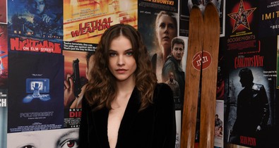 Palvin Barbara szexi fekete ruhában ünnepelte filmjének a premierjét