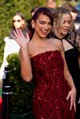Dua Lipa és egy vörös Prada? HATALMAS IGEN! - Critics Choice Awards, 2024