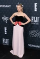 Amanda Seyfried választása egy álomszép, masnis Valentino kreációra esett, amit Tiffany & Co. ékszerekkel koronázott meg.