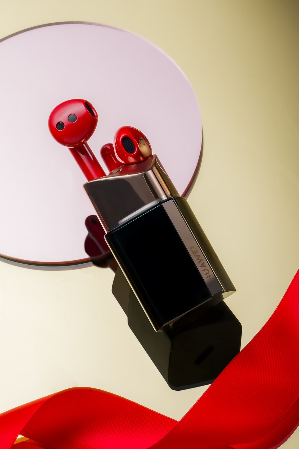 A HUAWEI FreeBuds Lipstick