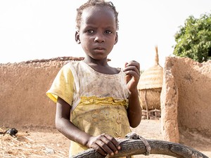 Elgondolkodtató: ezekkel a dolgokkal játszanak a világ különböző tájain a legszegényebb és leggazdagabb gyerekek