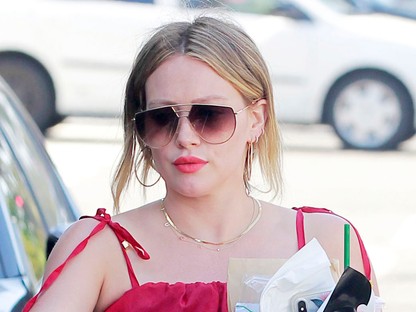 Íme a tökéletes kismama ruha, Hilary Duff megtalálta