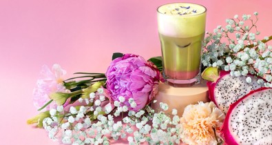 Zöld csoda a csészédben: ezért cseréli le mindenki a reggeli kávéját matchára