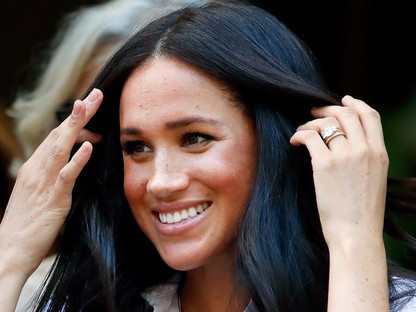 Meghan Markle lélegzetelállító ruhában barátnője esküvőjén