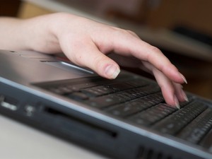 Kíméld a csuklód! Így gépelj, hogy ne fájjon