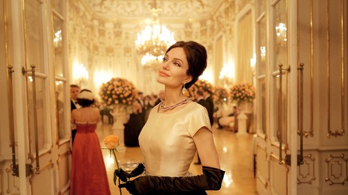 Angelina Jolie arckifejezése és testbeszéde a legszebb visszavágó, amit valaha láttunk