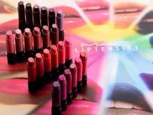 Feszegetik a határokat - Itt van a MAC Liptensity rúzskollekciója