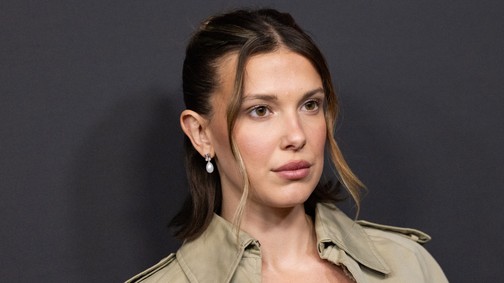 Millie Bobby Brown fűzős szettben perzselte fel a vörös szőnyeget, csak úgy árad belőle a sikk 