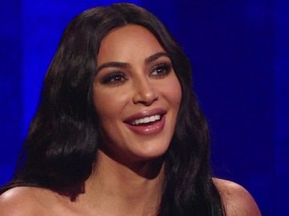 Ilyen se történt még: Kim Kardashian fenekét KISEBBRE retusálták új kampányfotóin