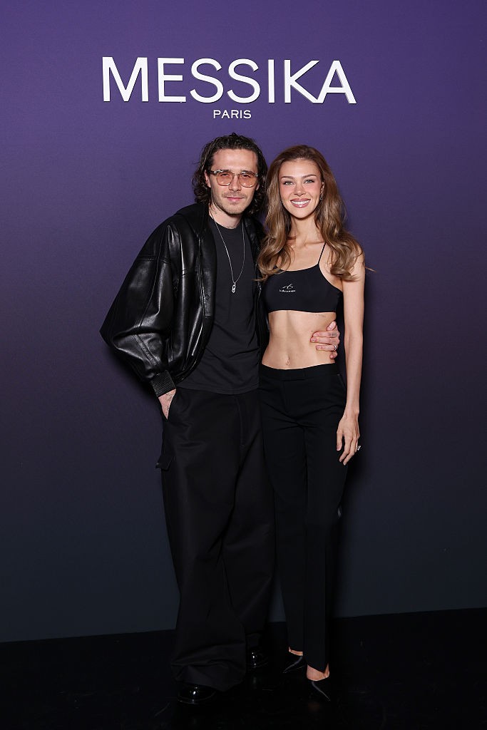 Nicola Peltz falatnyi felsőben ragyogott Brooklyn Beckham oldalán