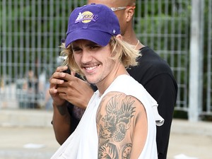 A nap videója: senki nem sejtette az utcán, hogy Justin Bieber bolondozik velük