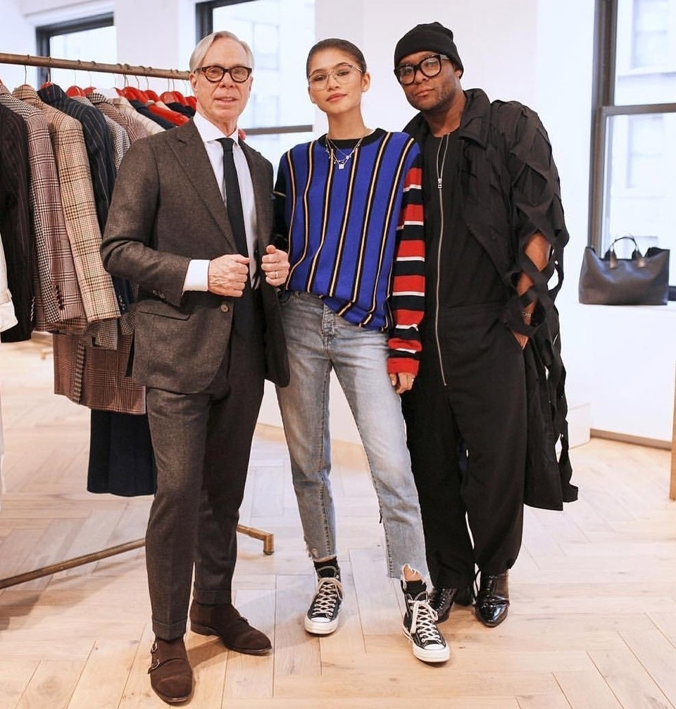 Tommy Hilfiger, Zendaya és Law Roach a színésznő vendégkollekcióján közösen dolgoztak