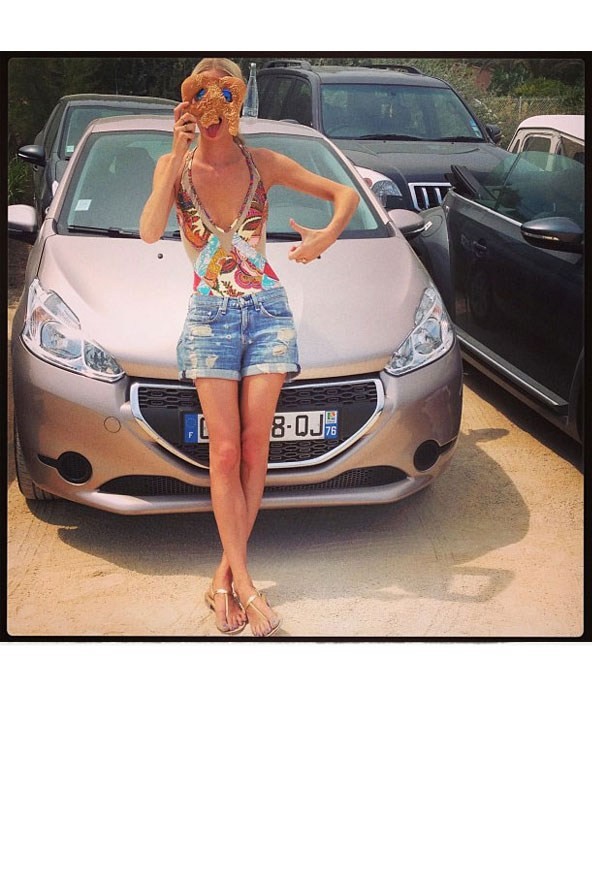 Poppy Delevingne le sem tagadhatná, hogy Cara nővére. A mókázásból sosem elég, amikor a Delevingne testvérekről van szó.