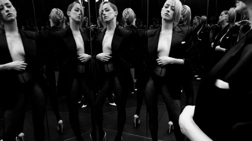 Cicis címlap: Amber Heard megmutatta mellbimbóit az Interview magazinnak