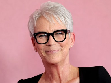 A 66 éves Jamie Lee Curtis hatalmas dekoltázsától még te is zavarba jössz, merész ruhadarabot vállalt be a színésznő
