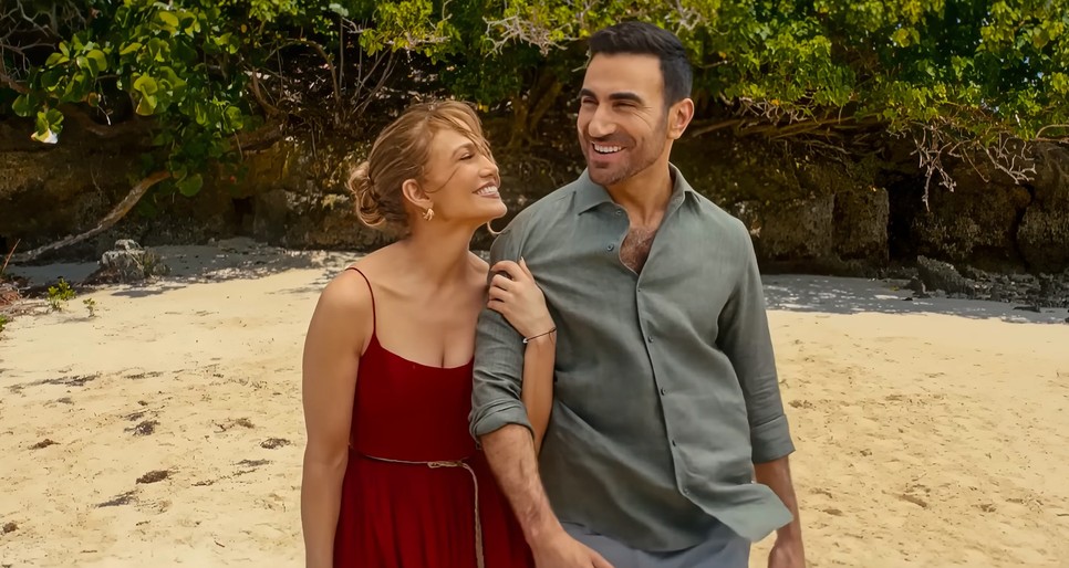 Jennifer Lopez és Brett Goldstein a Munkahelyi románc című film forgatásán 