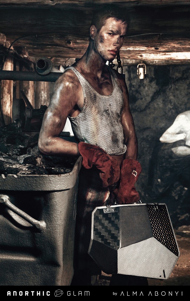 Szigorú élek és játékos anyagváltozatok: új kapszulakollekció az Alma Abonyitól