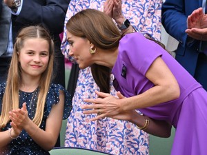Álló ováció fogadta a visszatérő Katalin hercegnét, de Sarolta hercegnő reakciója vitt mindent