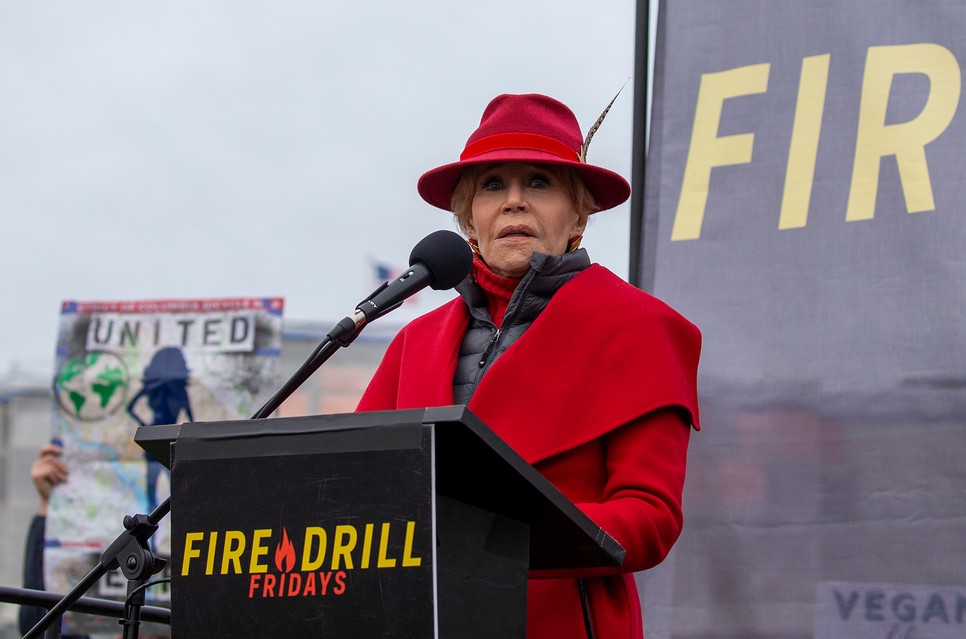 Jane Fonda 2020 januárjában a Capitol Hill előtti tüntetésen is felszólalt