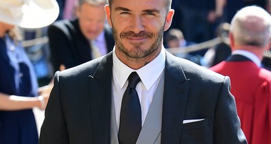 Na jó! David Beckham vágja kislánya, Harper haját! Ennél édesebb dolog nincs is!