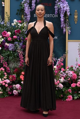 A Bridgerton sztárjai mindenkit elvarázsoltak a vörös szőnyegen 