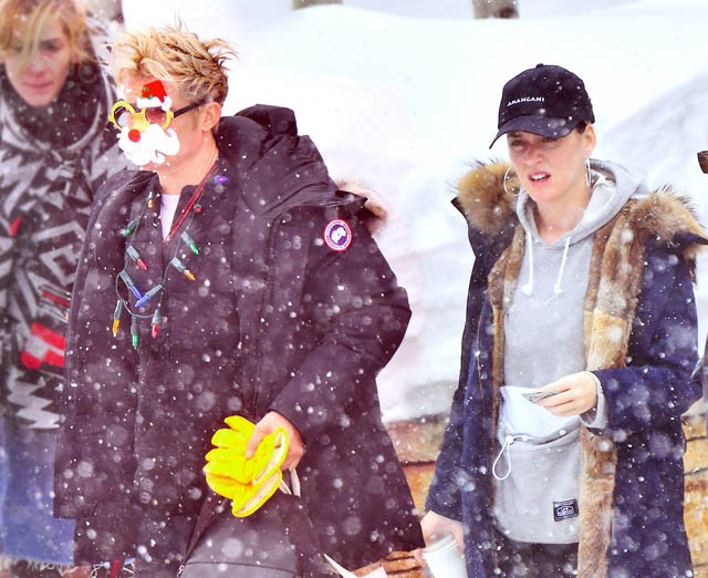 Orlando Bloom és Katy Perry fagyoskodnak