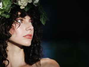 Ezek az esküvői frizurák tarolnak idén Hajas László szerint