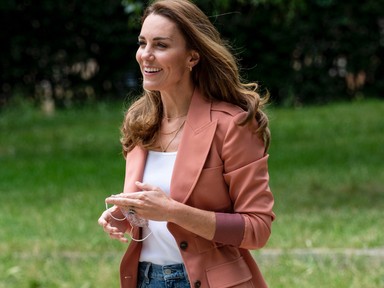 Katalin hercegné legemlékezetesebb szettjei pár ezer forintból kihozhatóak, és ezt be is bizonyítjuk!