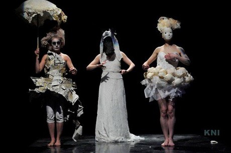 Erdei Ildikó Virág a Trafó Goya-előadásának jelmeztervezője.