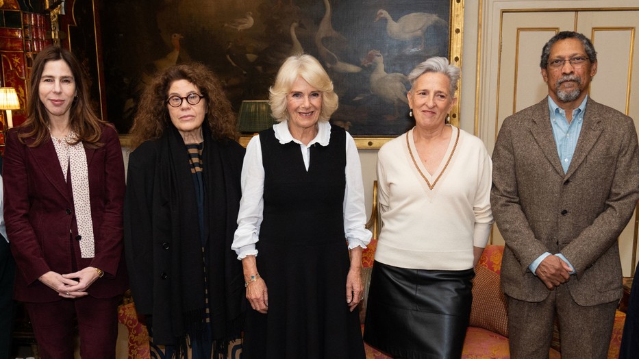 Írókkal találkozott kedden Kamilla királyné, betegsége ellenére