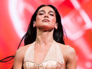 Dua Lipa úgy értelmezte újra a meztelenruhát, ahogyan ahhoz még senkinek nem volt bátorsága