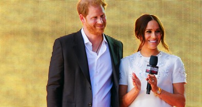 Meghan Markle szettjei egyre merészebbek New York-ban, mi pedig szóhoz sem jutunk tőle!