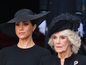 Kamilla királyné finoman hadat üzent Meghan Markle-nek