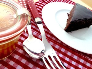 Gluténmentes duplacsokis Sacher-torta Babiczky-Pfliegel Dórával