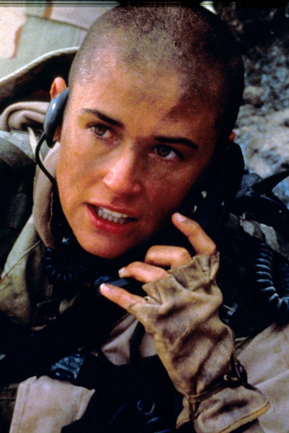 Demi Moore a 90-es évek szexikonja az 1997-es G.I. Jane kedvéért vált meg a hajától. A szerep talán nem ért ennyit, csak egy Arany Málna díjat kapott érte.