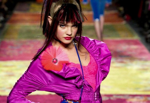 Ő az a szupermodell, aki pont úgy néz ki, mint Palvin Barbara: Natalie Vodianova 42 évesen is varázslatosan gyönyörű