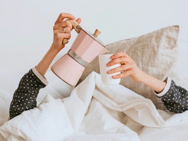 7 egyértelmű jel, hogy túladagoltad a koffeint, és a tested a tudtodra akarja adni