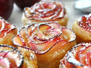 Gyönyörű, pofonegyszerű és finom: Almarózsák, ahogy mi szeretjük