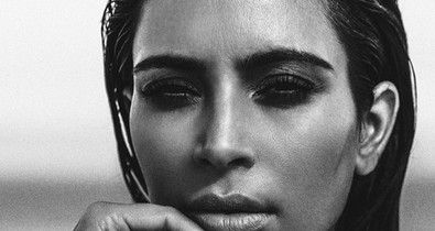 Kim Kardashian már megint meztelenkedik