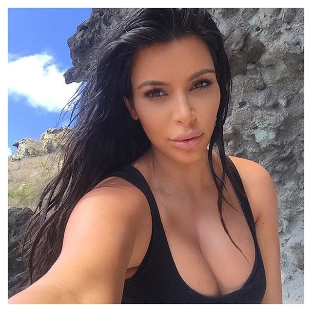 1. Kim Kardashian - Mrs. West több mint 44 millió követőt vonzott Instagram oldalára, ami nem is csoda, hiszen rengeteg szerelmes, családias és dögös képet oszt meg – ráadásul elég gyakran. 