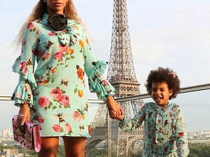 Így szégyenkezett Beyoncé és Jay Z kislánya, amikor meglátta szülei ágyjelenetét a koncertjükön!