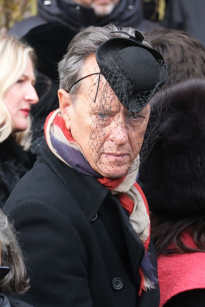 Richard E. Grant  A Prét-á-porter című film egyik kalapjában