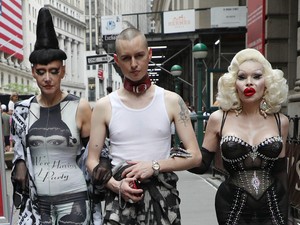 A szörnyű valóságról szólt a Balenciaga Resort 2023 kollekció - És egy Adidas kollaborációról