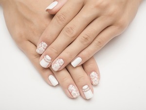 Annyira szépek! Ezek az idei esküvőszezon legmenőbb manikűrjei!