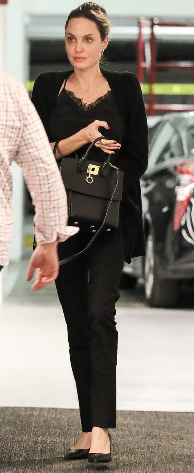 Angelina Jolie a világ legegyszerűbb szettjében is egy csodanő