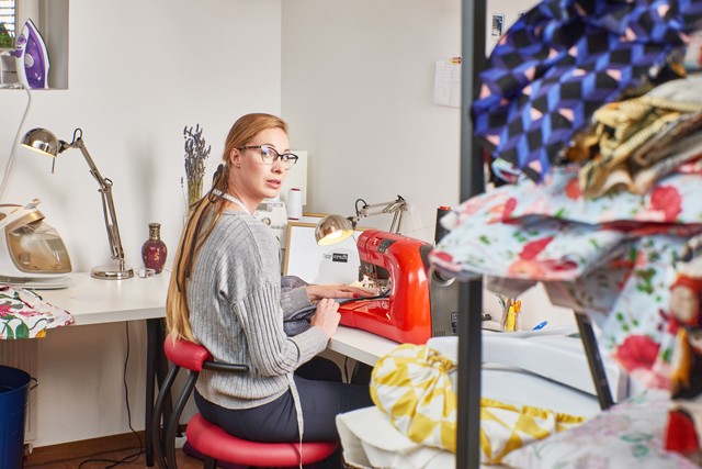 A Spycraftnál minden az anyagokkal kezdődik, melyeket az utazásai során gyűjtött be a tervező