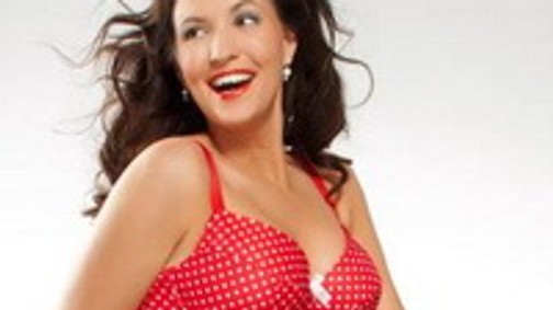 Szexi fehérneműben csábít Demmer Erika