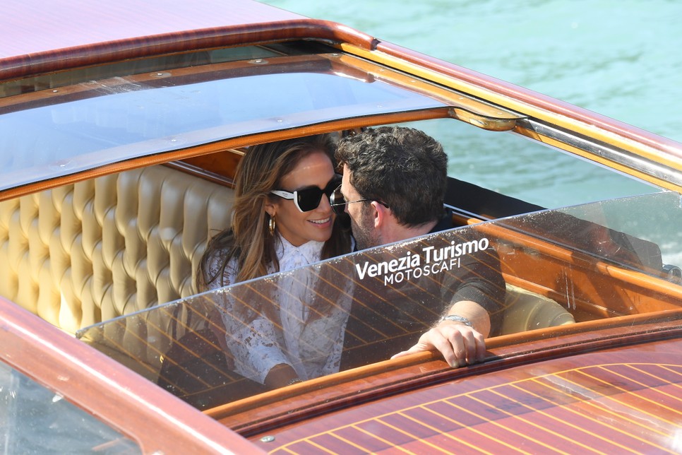 17 évvel később: Jennifer Lopez és Ben Affleck újra felrobbantották a vörös szőnyeget szerelmükkel